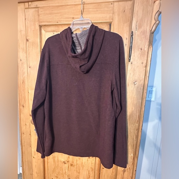 Gerry Burgundy Hoodie Size Medium Like New Sporty Athleisure Comfy - Picture 2 of 9